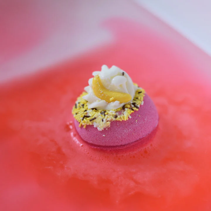 Bomb Cosmetics Banana Delight Bath Blaster - Image 2