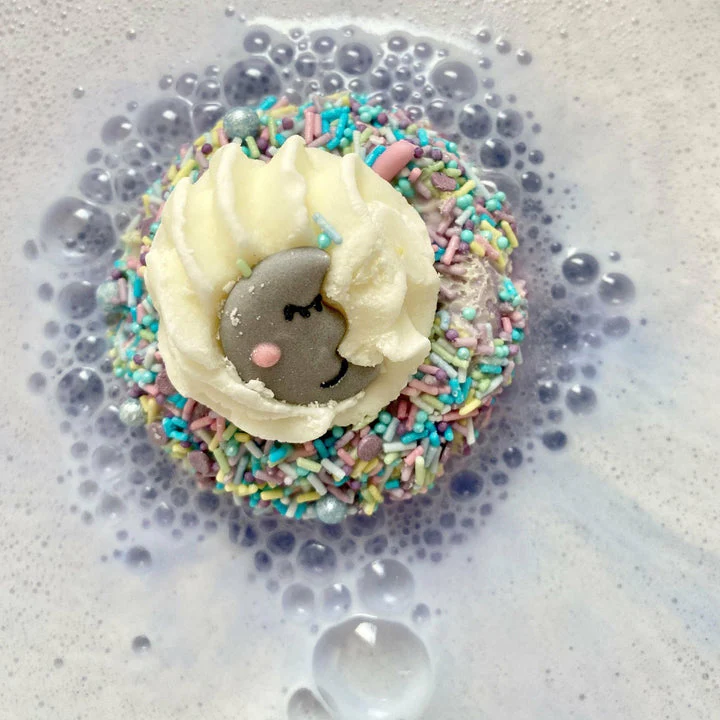 Bomb Cosmetics Love You to the Moon Bath Blaster - Image 2