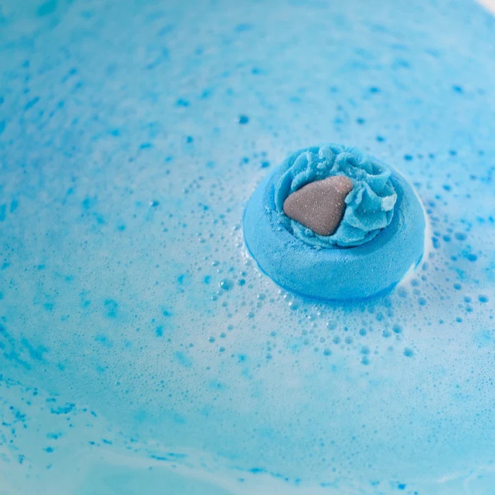 Bomb Cosmetics Shark Attack Bath Blaster - Image 2