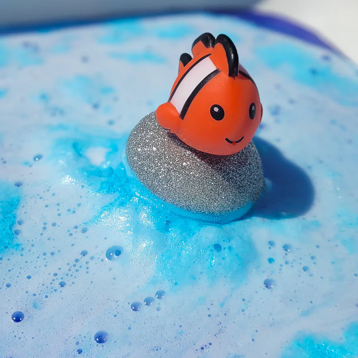 Bomb Cosmetics Stop Clown Fishing Bath Blaster - Image 2