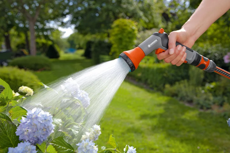 Gardena Classic Water Sprayer - Image 3
