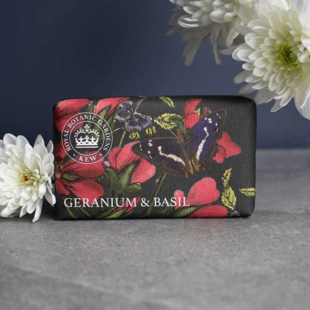 Kew Gardens Geranium and Basil Soap - Image 3