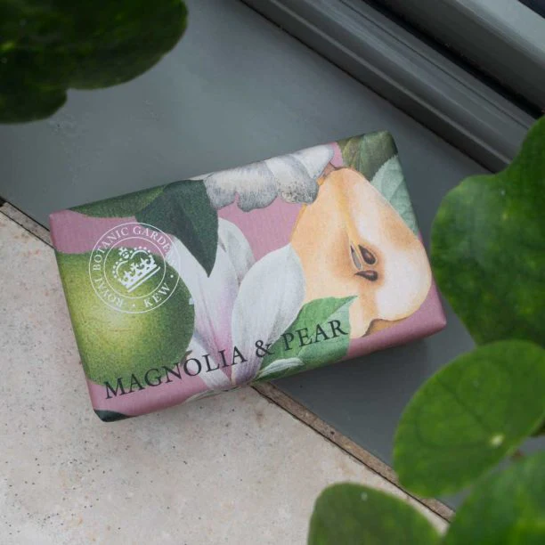 Kew Gardens Magnolia and Pear Soap 240g - Image 3