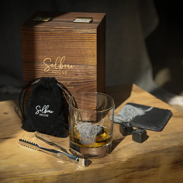 Selbrae House Highland Cow Drinks Set - Image 2